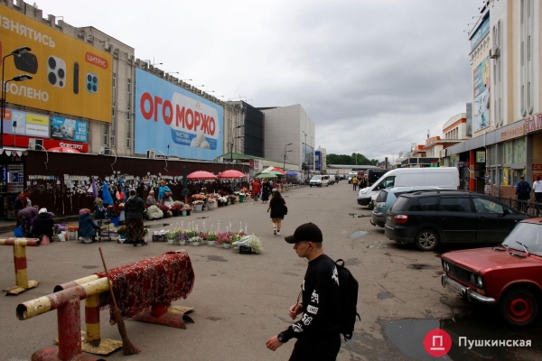 Закрывали ради ремонта, которого нет: улицу Екатерининскую у «Привоза» не открыли в срок. Фото