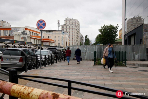 Закрывали ради ремонта, которого нет: улицу Екатерининскую у «Привоза» не открыли в срок. Фото