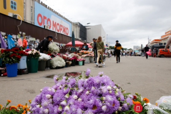 Закрывали ради ремонта, которого нет: улицу Екатерининскую у «Привоза» не открыли в срок. Фото
