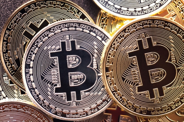 
Инвесторы начнут скупать биткоин "по-крупному": это может быть ловушка
