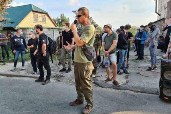 
Ветераны АТО пикетировали имение Медведчука в Киеве, требовали запрета прокремлевских сил и их сателлитов в Киевсовете
