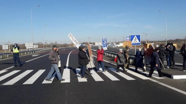 
Лубны снова вышли на "газовый" протест: горожане перекрыли трассу Киев – Харьков
