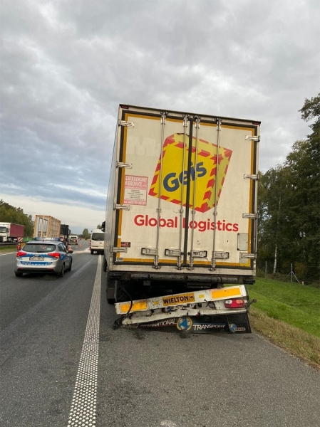 У Польщі автобус з українцями в салоні врізався у вантажівку: є постраждалі