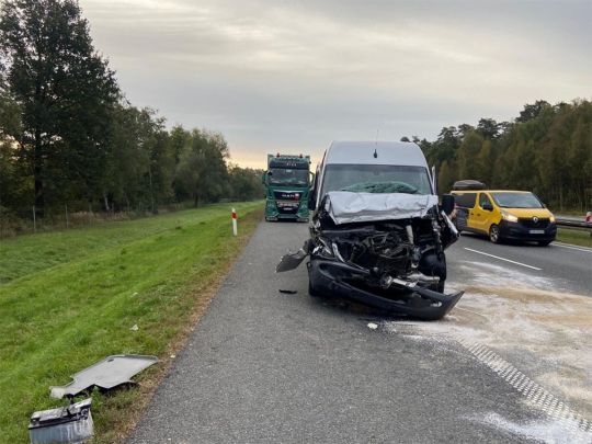 У Польщі автобус з українцями в салоні врізався у вантажівку: є постраждалі