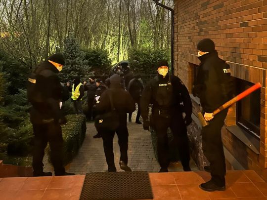 Прокуратура та ДБР навідалися о 6 ранку до скандального нардепа Киви