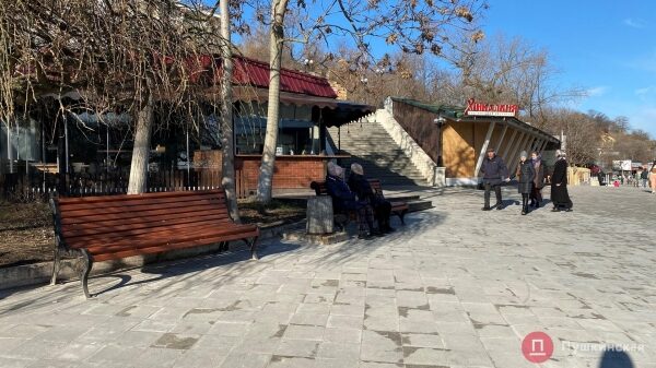 В левом крыле Аркадии закончили &laquo;бизнесменский&raquo; ремонт пешеходной зоны: как она выглядит. Фотофакт