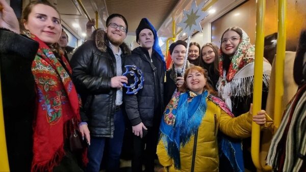 Трамваи и электробусы проехались рождественским парадом по Одессе. Фото