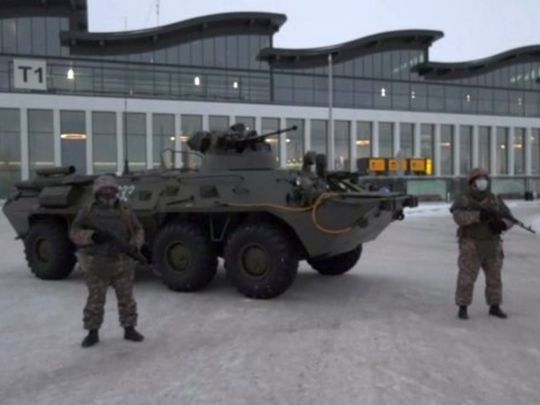 Протести в Казахстані: в Алмати не замовкають сирени, аеропорт закритий