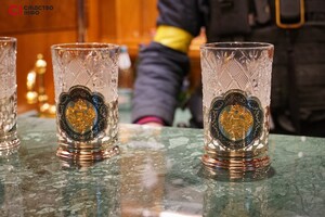 Журналисты показали роскошный "золотой" вагон Виктора Медведчука