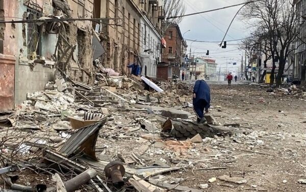 Жители Мариуполя после химической атаки жалуются на плохое самочувствие Жители Мариуполя после химической атаки жалуются на плохое самочувствие