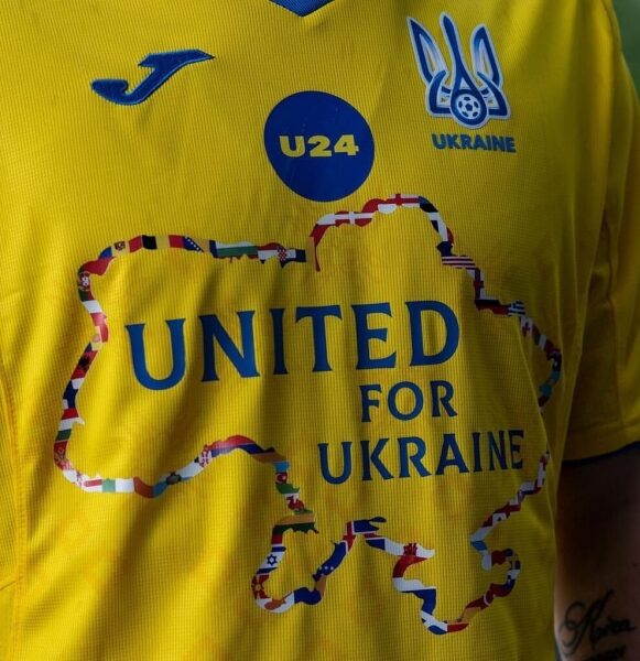 Збірна України вийде на&nbsp;матч із&nbsp;&laquo;Боруссією&raquo; у&nbsp;незвичайній формі з&nbsp;Бучею та&nbsp;Чорнобаївкою: з'явилися фото