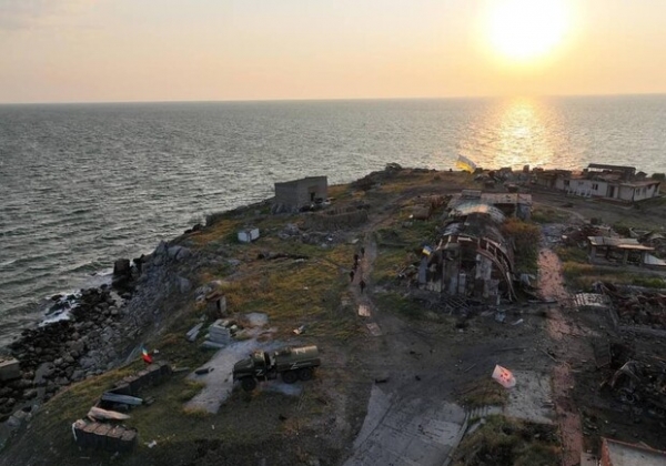 Военные показали видеоисторию освобождения острова Змеиный