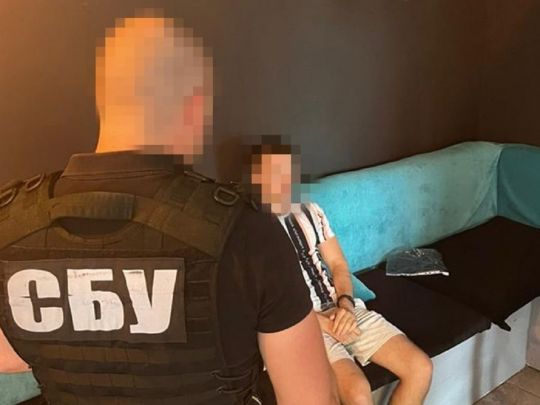 Стали «студентами» закордонних вишів за 3,5 тисячі доларів: «ділок» допоміг 20 юнакам уникнути призову до армії