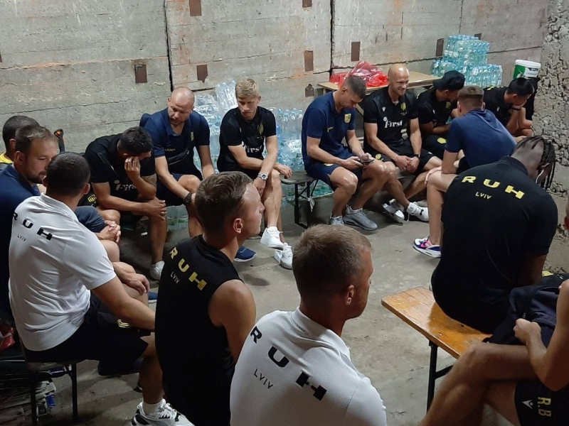 Перемога «Металіста», виття сирен та футболісти у бомбосховищі: відеоогляд скандального матчу УПЛ