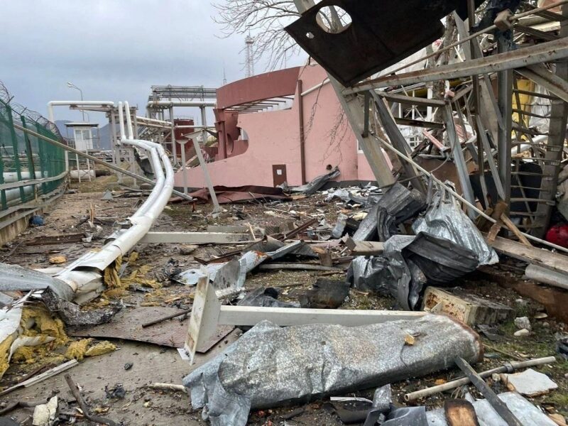 День падаючих безпілотників в росії: ще один не дотягнув лише кілька метрів до об'єкту «газпрому» у підмосков'ї