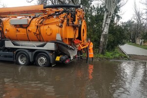 В Одессе дождь подтопил Ярмарочную площадь