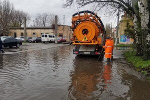 В Одессе дождь подтопил Ярмарочную площадь