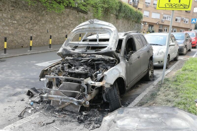 Пролунали два вибухи: автомобіль віцечемпіона світу спалили серед ночі у&nbsp;Белграді (фото)