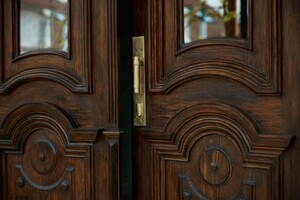 В Одессе отреставрировали старинные двери конца ХIX века