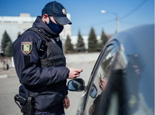 Як «правильно» говорити з інспектором: водіям рекомендували відповіді на провокативні запитання поліції