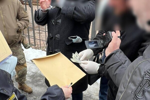 В Одессе работник суда "сливал" информацию за деньги