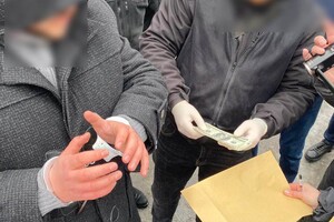 В Одессе работник суда "сливал" информацию за деньги