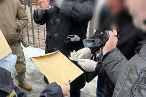 В Одессе работник суда "сливал" информацию за деньги