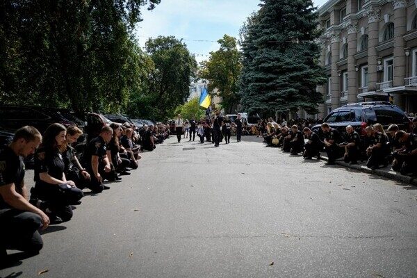 В Одессе простились с полицейским, который погиб за Украину в Херсонской области В Одессе простились с полицейским, который погиб за Украину в Херсонской области