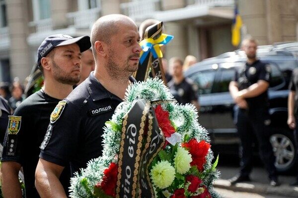 В Одессе простились с полицейским, который погиб за Украину в Херсонской области В Одессе простились с полицейским, который погиб за Украину в Херсонской области