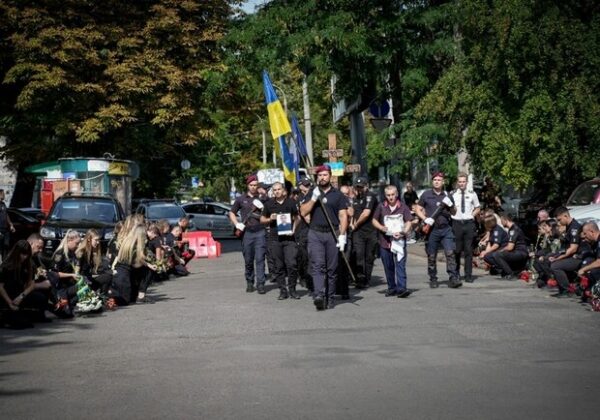 В Одессе простились с полицейским, который погиб за Украину в Херсонской области В Одессе простились с полицейским, который погиб за Украину в Херсонской области