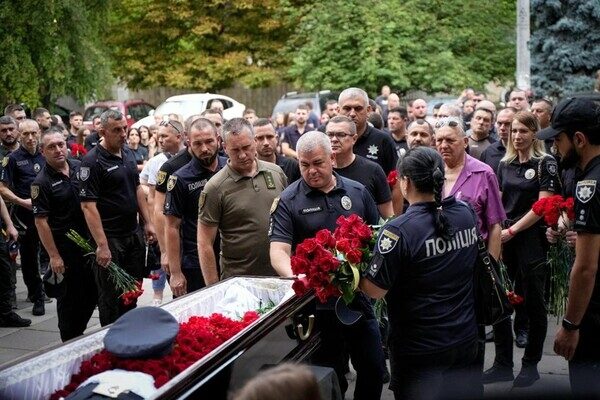 В Одессе простились с полицейским, который погиб за Украину в Херсонской области В Одессе простились с полицейским, который погиб за Украину в Херсонской области