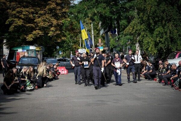 В Одессе простились с полицейским, который погиб за Украину в Херсонской области В Одессе простились с полицейским, который погиб за Украину в Херсонской области