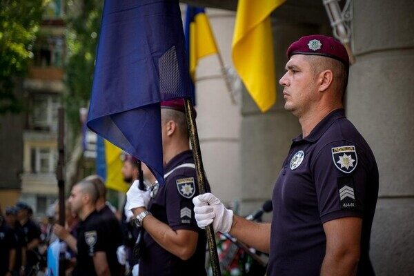 В Одессе простились с полицейским, который погиб за Украину в Херсонской области В Одессе простились с полицейским, который погиб за Украину в Херсонской области
