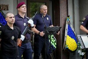 В Одессе простились с полицейским, который погиб за Украину в Херсонской области В Одессе простились с полицейским, который погиб за Украину в Херсонской области