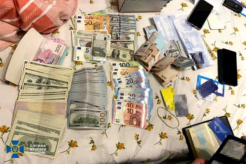 Серед затриманих посадовець ДСНС: правоохоронці викрили ще 4 схеми втечі ухилянтів