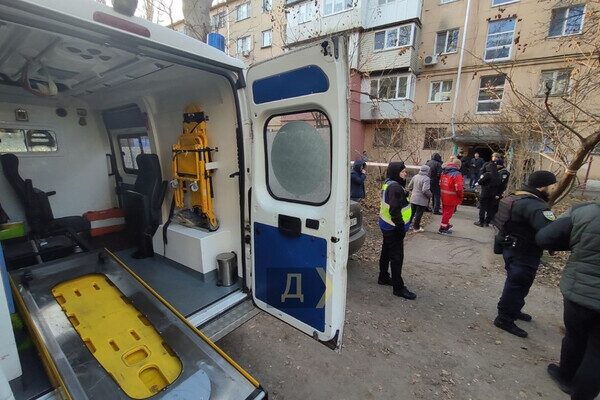 В Одессе неадекватный мужчина взял в заложники женщину и ребенка: что известно В Одессе неадекватный мужчина взял в заложники женщину и ребенка: что известно