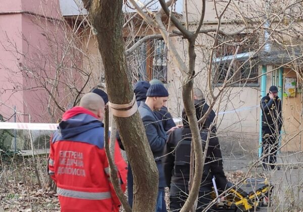 В Одессе неадекватный мужчина взял в заложники женщину и ребенка: что известно В Одессе неадекватный мужчина взял в заложники женщину и ребенка: что известно