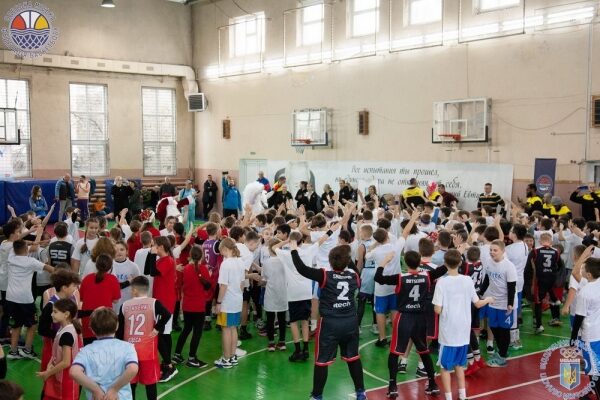 В одеський СДЮСШОР імені Літвака відбулося велике спортивне свято для дітей В одеський СДЮСШОР імені Літвака відбулося велике спортивне свято для дітей