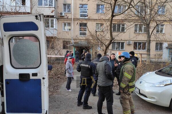 В Одессе неадекватный мужчина взял в заложники женщину и ребенка: что известно В Одессе неадекватный мужчина взял в заложники женщину и ребенка: что известно