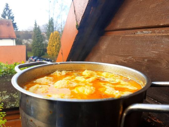 Грибний суп на курячому бульйоні з галушками: смак та аромат зимової казки