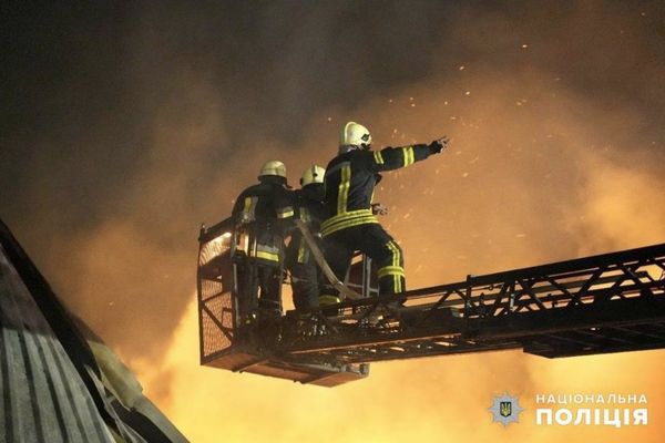 Ворог вночі атакував Одесу: пошкоджено будинки, поранено мирних мешканців