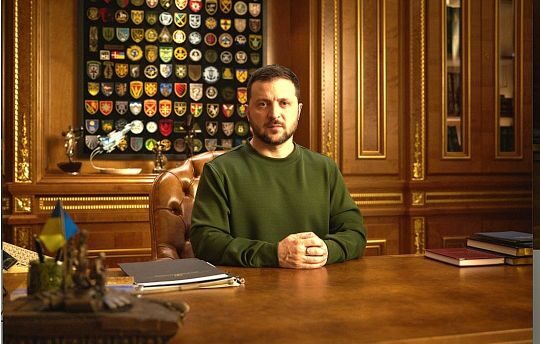 &laquo;Знадобилися потужні символічні &laquo;милиці&raquo;: психолог про невпевненість Зеленського у&nbsp;новорічному виступі