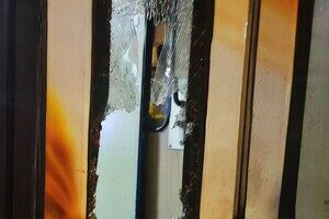 В трамвае пьяный хулиган напал на женщину-водителя и избил ее В трамвае пьяный хулиган напал на женщину-водителя и избил ее