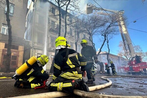 На Канатной в Одессе вспыхнул пожар в доме: погиб спасатель На Канатной в Одессе вспыхнул пожар в доме: погиб спасатель