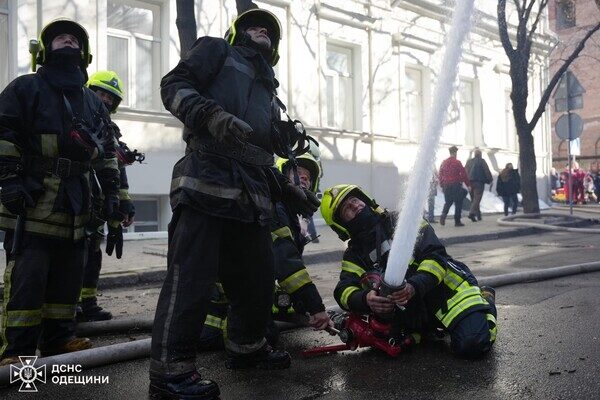 На Канатной в Одессе вспыхнул пожар в доме: погиб спасатель На Канатной в Одессе вспыхнул пожар в доме: погиб спасатель