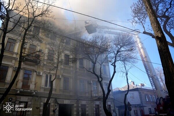 На Канатной в Одессе вспыхнул пожар в доме: погиб спасатель На Канатной в Одессе вспыхнул пожар в доме: погиб спасатель