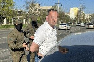 Начальника таможенного поста Одесской таможни и его сообщницу поймали на взятке