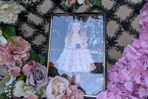 В Одессе состоялось прощание с четырехлетней Златой, погибшей от российского удара
