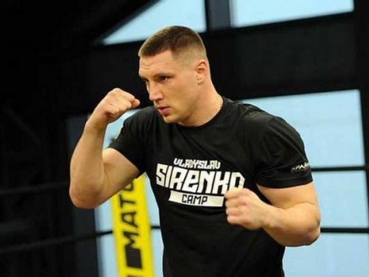 Непереможний український боксер чотири рази відправив у нокдаун суперника-американця (відео)