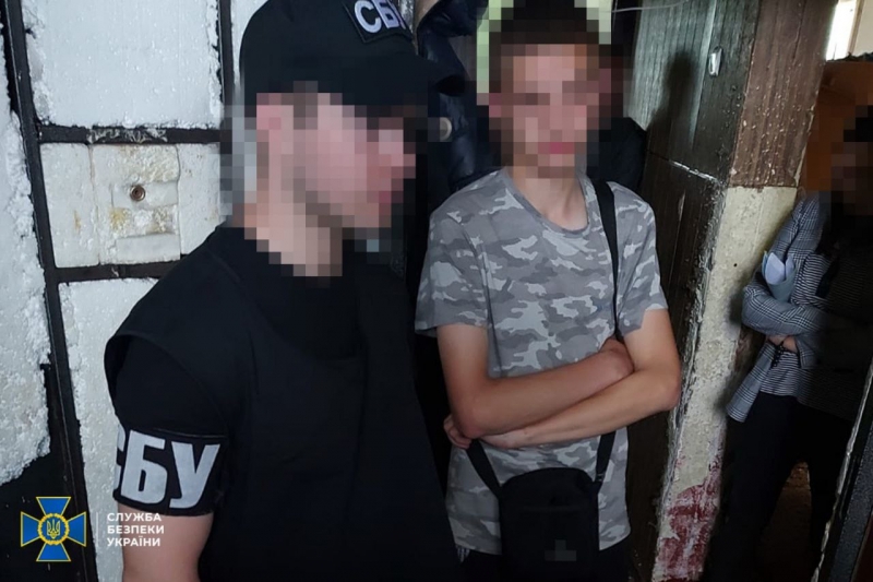 У Києві та Дніпрі зловили підлітків, які планували підпали автомобілів військових за завданням росіян (фото)